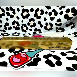 hourglass phantom volumizing glossy balm 
Shade THRILL